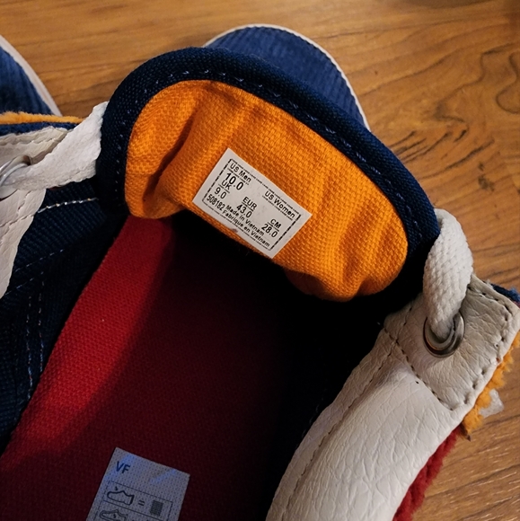 NWT: Vans Old Skool Corduroy shoes Sz. 10 - Picture 1 of 4